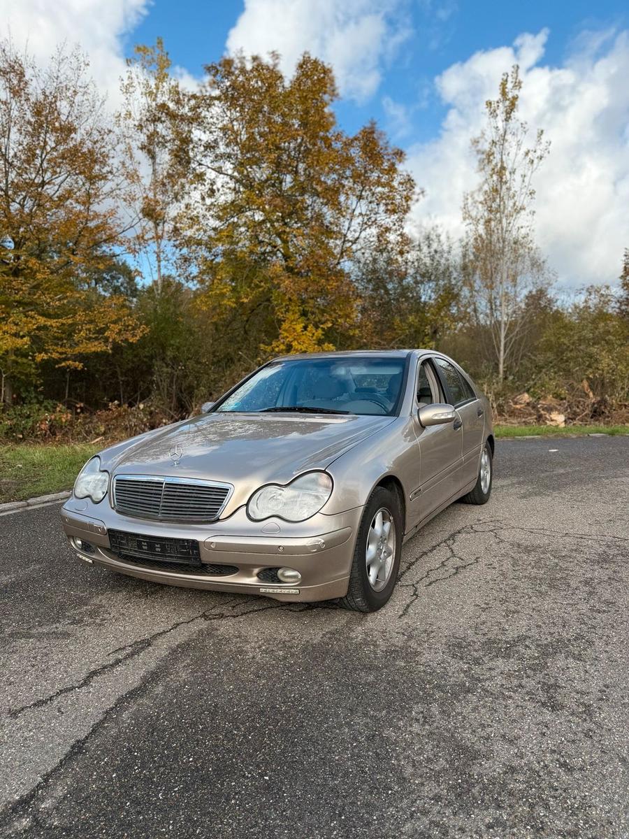 Mercedes-Benz C 220