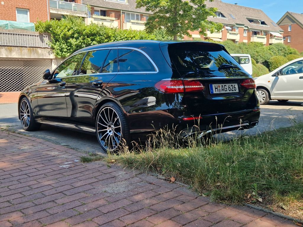 Image of Mercedes-Benz E 220