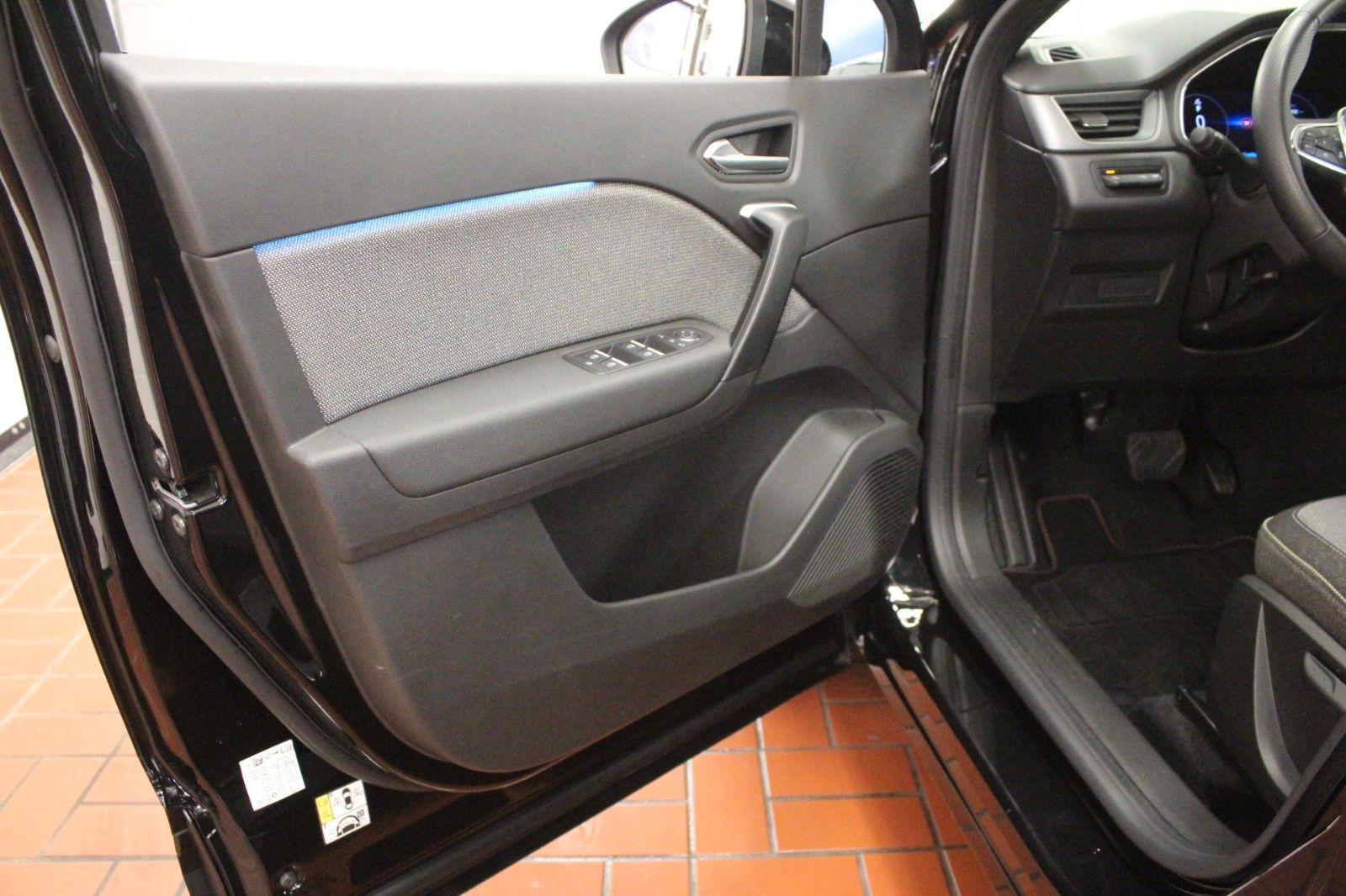 Fahrzeugabbildung Renault Captur Mild Hybrid 160 EDC Techno *Ganzjahresrei