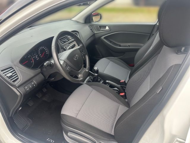 Fahrzeugabbildung Hyundai i20 Trend 1.2 +RADIO+KLIMA+TEMPOMAT+SHZ+PDC+LICH