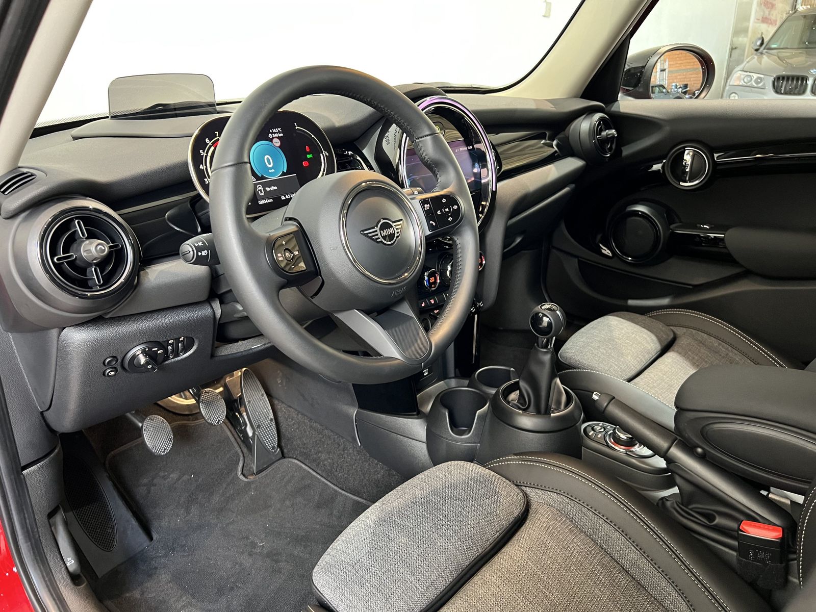 Fahrzeugabbildung MINI Cooper |Head-Up Display |Rückfahrkamera |Sitzhei