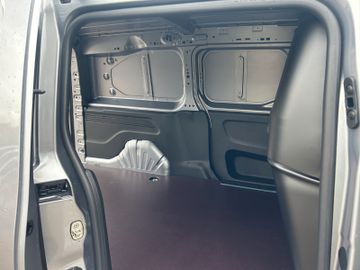 Fotografie 13 des Opel Combo Cargo 1.5 Autom. Ladebord Kamera Navi Temp