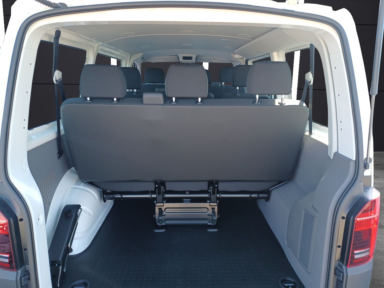 Fahrzeugabbildung Volkswagen T6 Kombi T6.1 TDI 9- Sitzer LED GRA PDK KLIMA VO