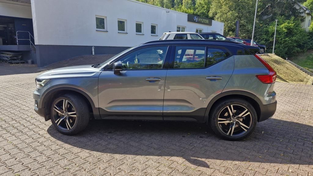Autohaus Zimpel - Volvo XC40 2.0 AWD R-Design AHK+Winterräder+Pano-dach - Bild 6 Autohaus Zimpel - Volvo XC40 2.0 AWD R-Design AHK+Winterräder+Pano-dach - Bild 6