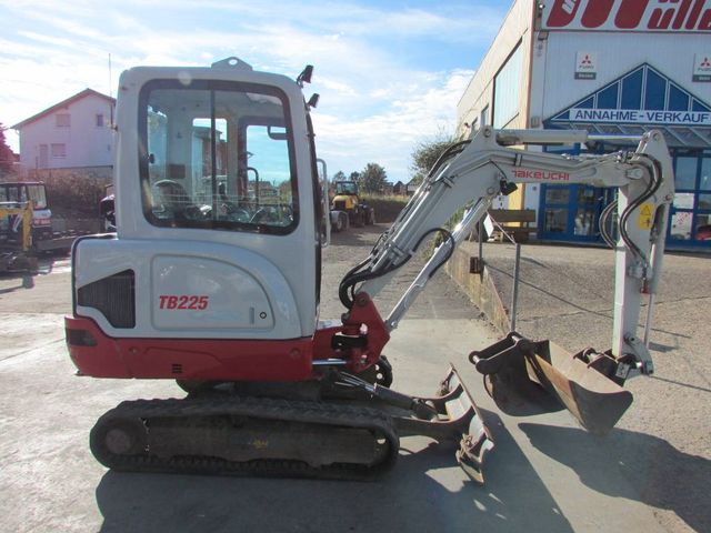 Takeuchi TB 225 Minibagger 26.500 EUR