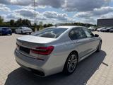 BMW 750xd M Sport -HUD-Schiebeda-Massage-Softcl-360K - silberne BMW 750