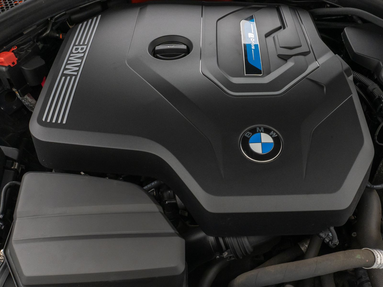 Fahrzeugabbildung BMW 330e Luxury Line Kamera Pano HUD HiFi Individual