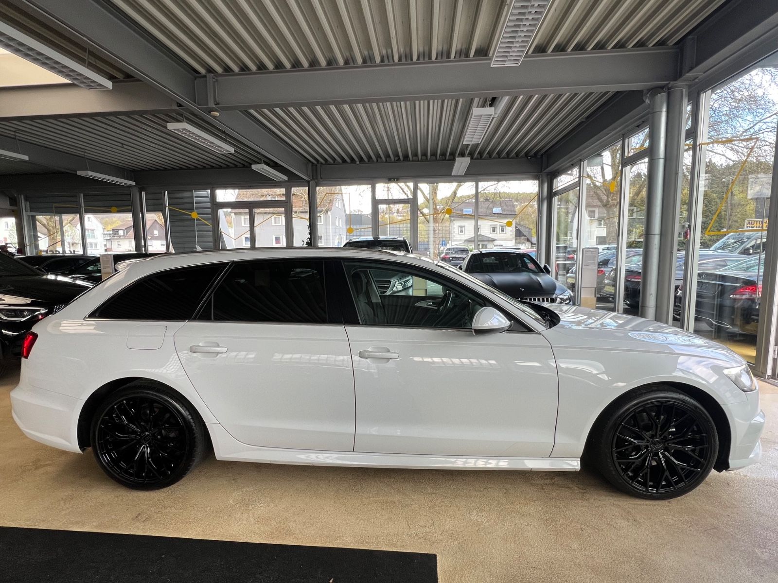 Fahrzeugabbildung Audi A6 Avant 2.0 TDI quattro