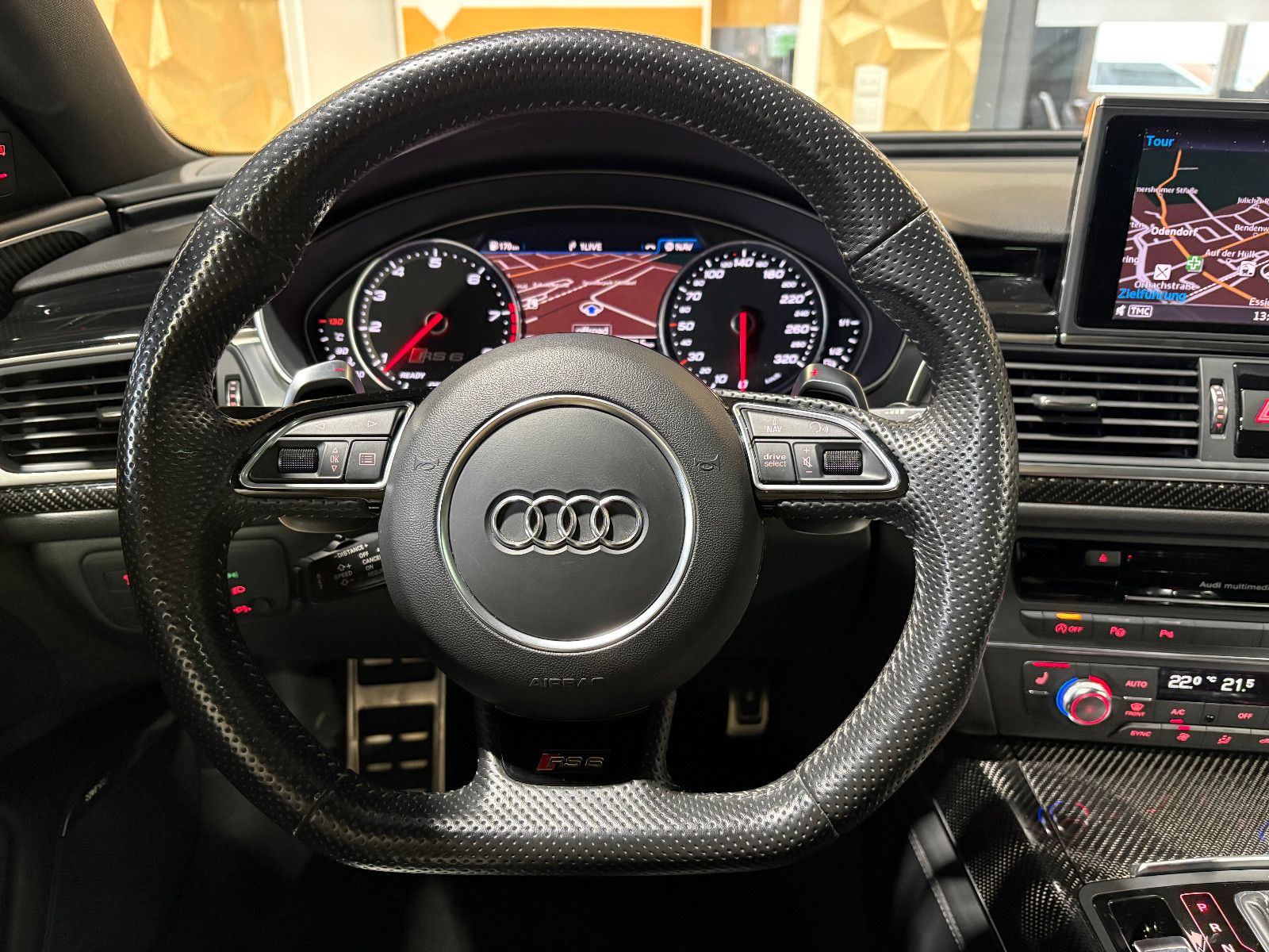 Fahrzeugabbildung Audi RS6 Avant 4.0 TFSI quattro performance/RAUTE/360