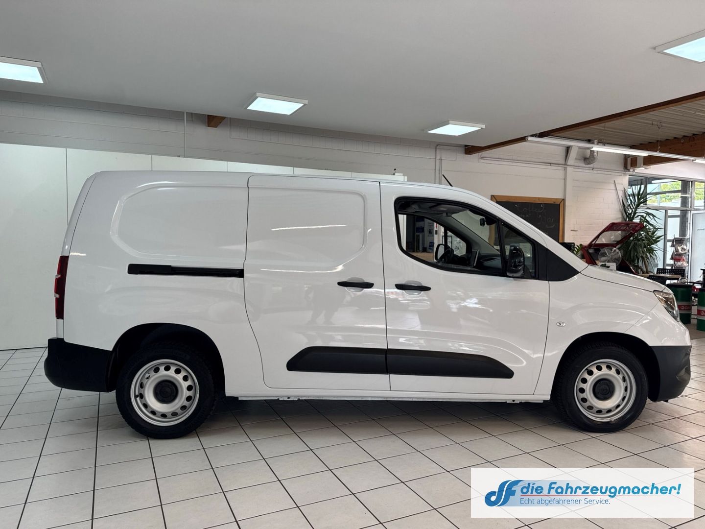 Fahrzeugabbildung Opel Combo E Cargo  L2 1,5D XL erhöhte Nutzlast EU6e