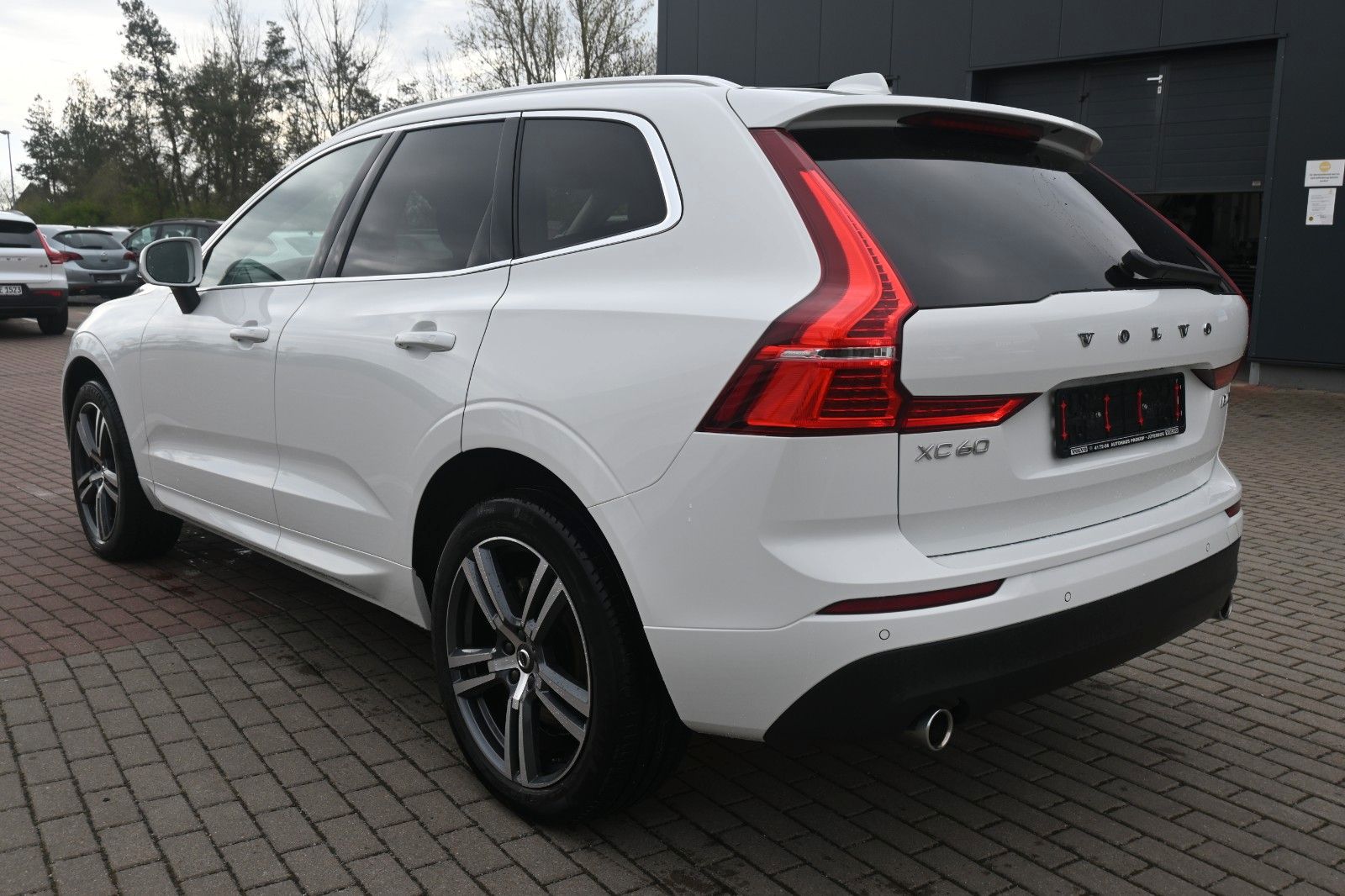 Fahrzeugabbildung Volvo XC60 B4D AWD Momentum Pro*LED*360*H&K*STHZ*QI