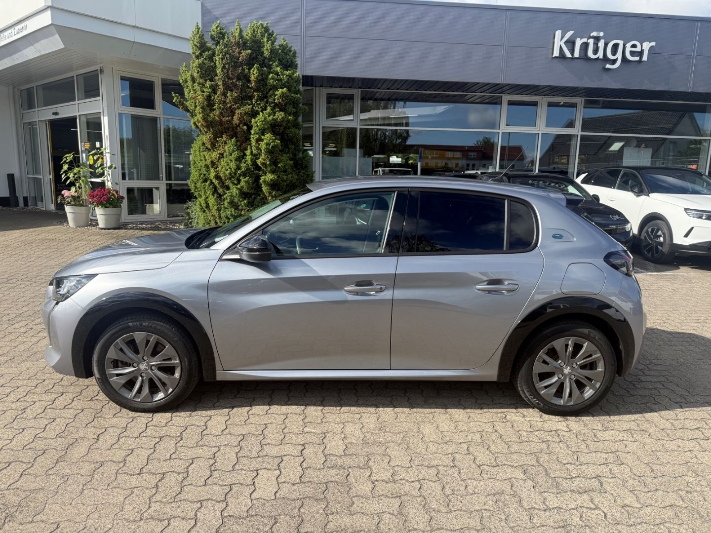 Fahrzeugabbildung Peugeot 208 -e Allure Pack SHZ+Kamera+11KW Schnelllader