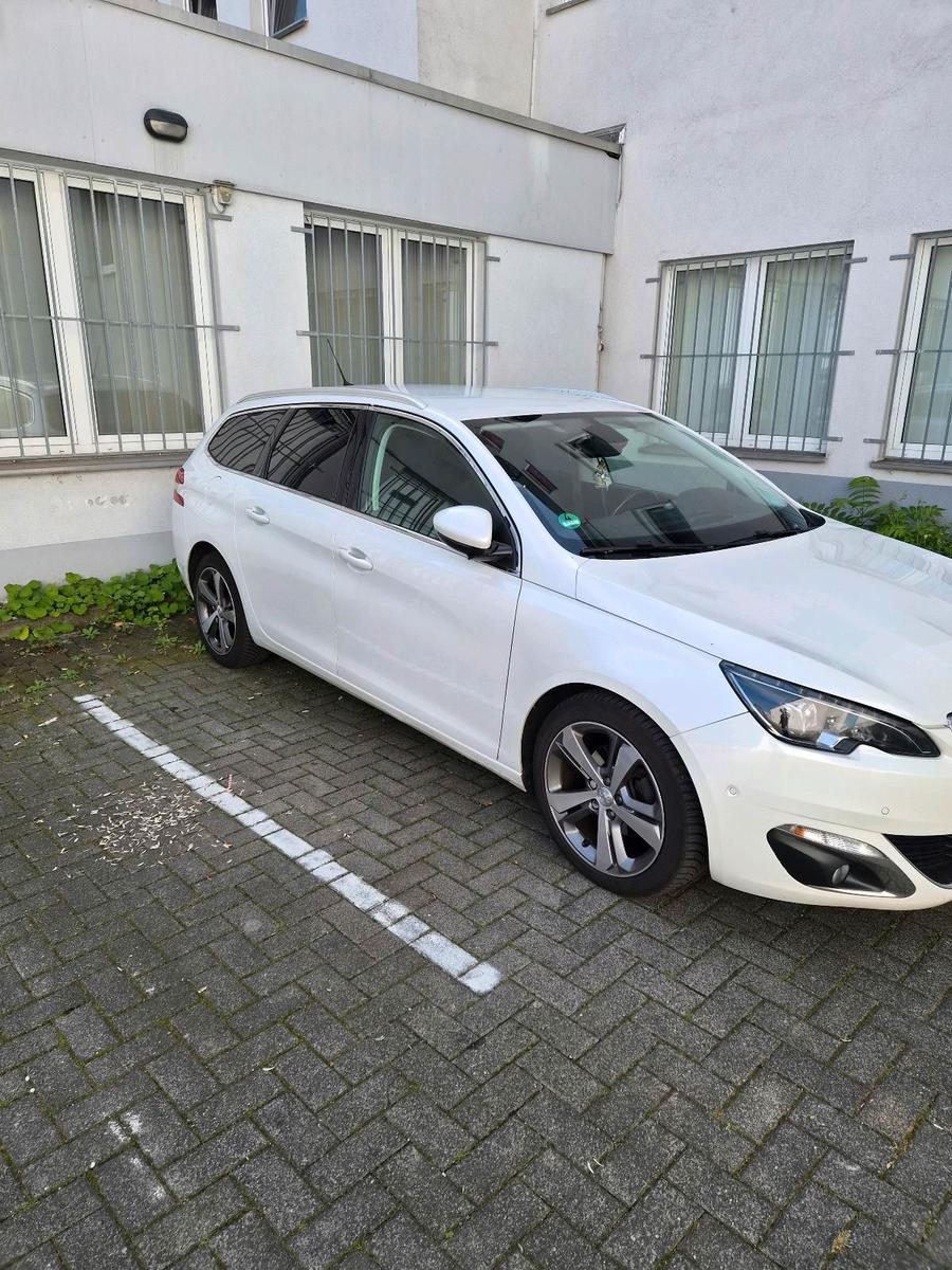 Peugeot 308 2015 — rear view