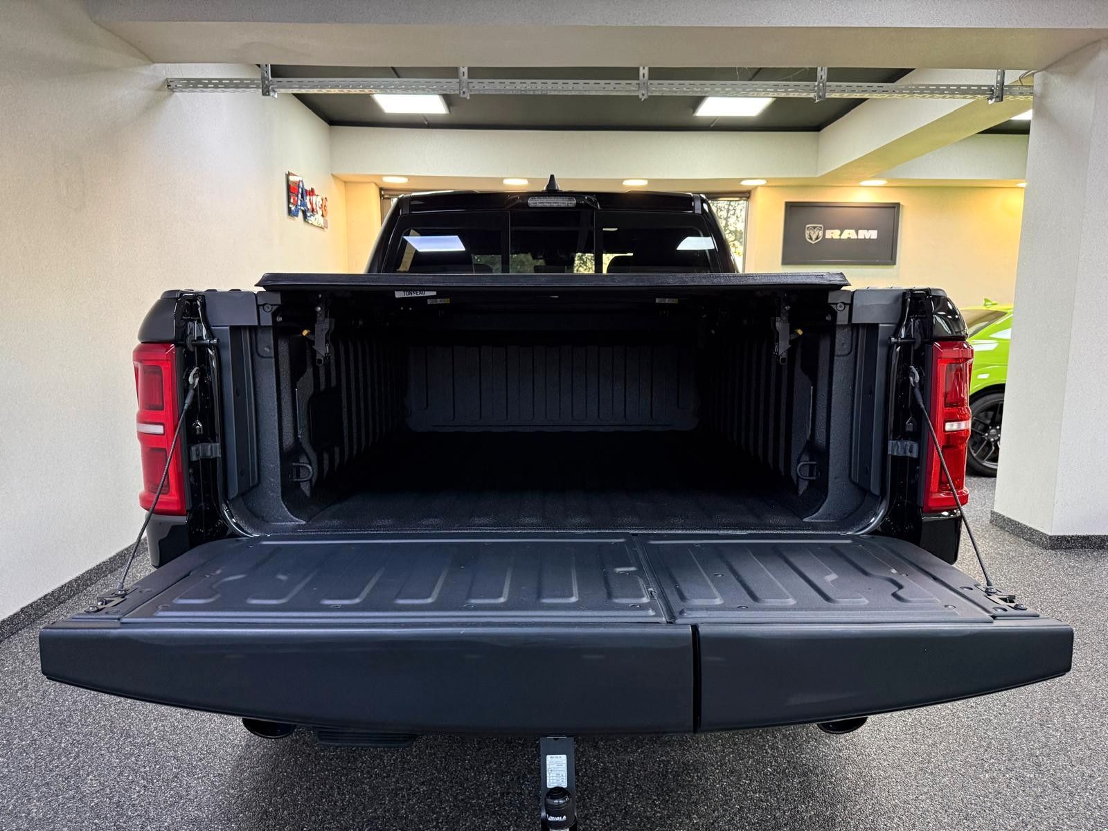 Fahrzeugabbildung Dodge RAM LIMITED HEMI V8-RAMBOX-TAILGATE-SOFORT!!!