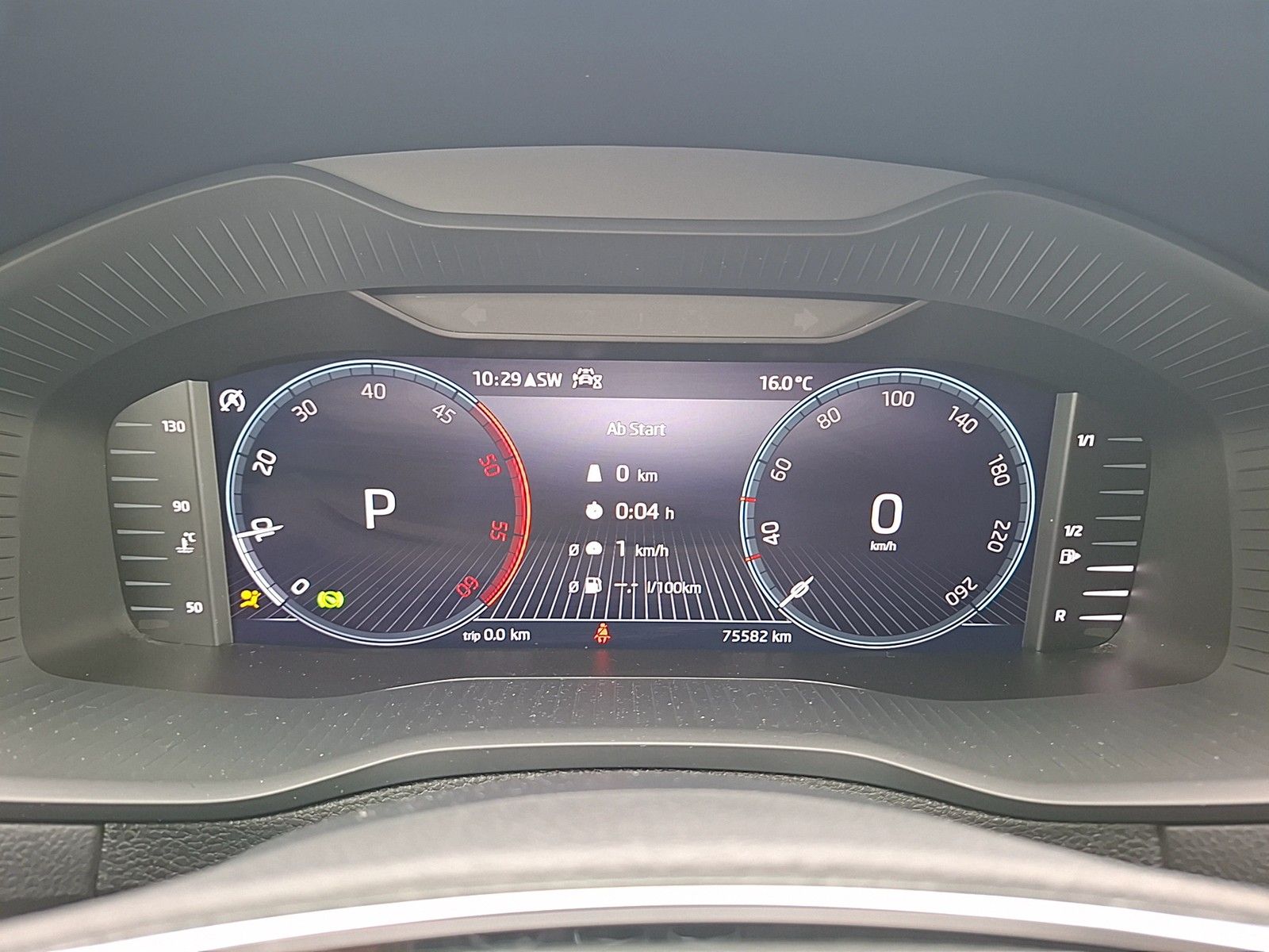 Fahrzeugabbildung SKODA Karoq TDI Tour 4x4 DSG LED AHK Navi GRA RFK SH