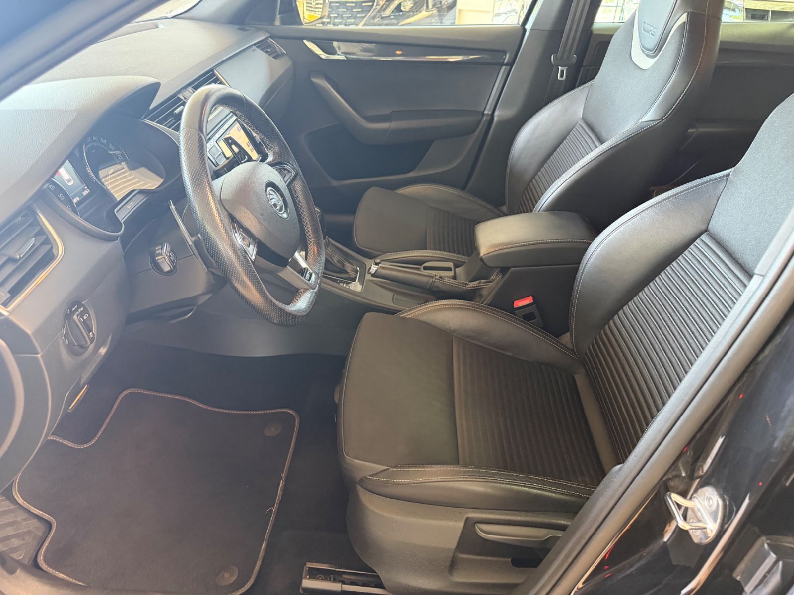 Fahrzeugabbildung SKODA Octavia Combi RS