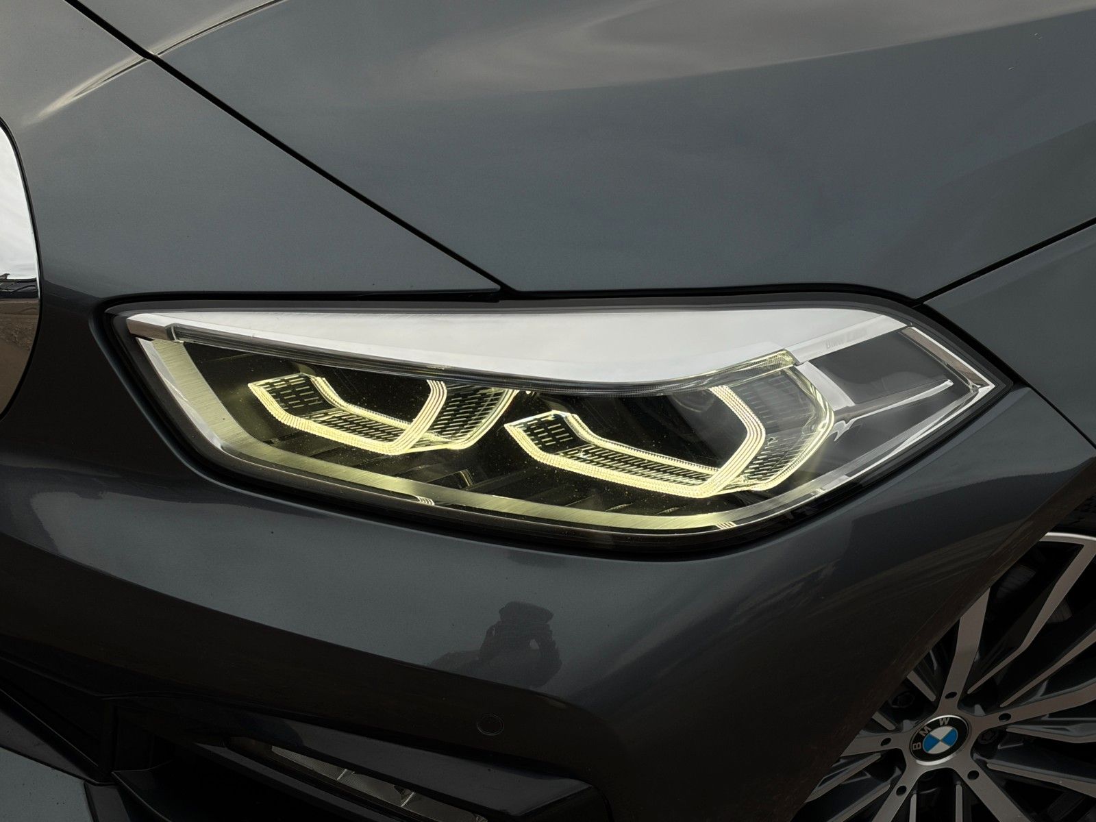 Fahrzeugabbildung BMW 120i Aut. Sport Line Shad HIFI CarPlay AHK SHZ