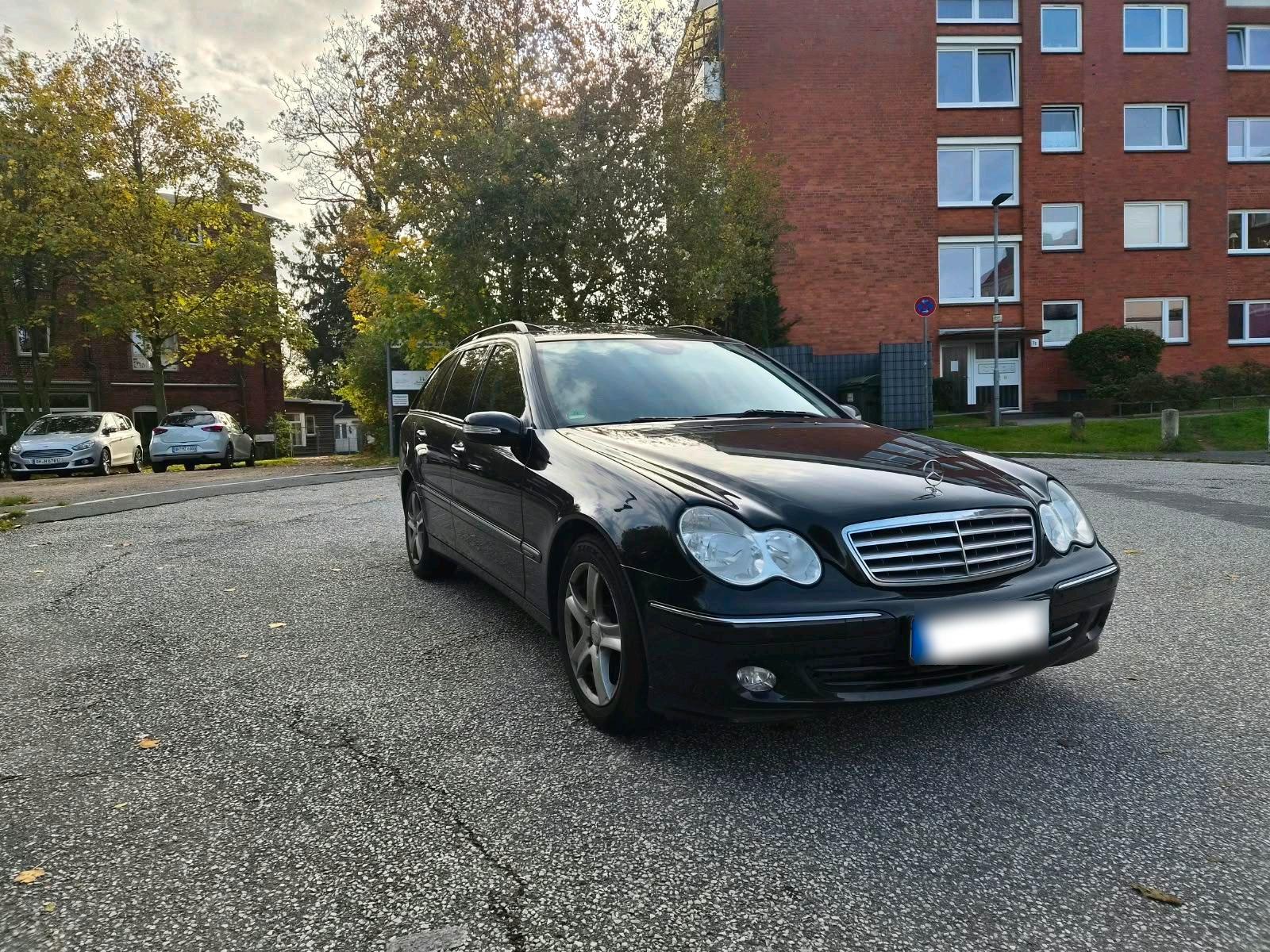 Mercedes-Benz C230 2006 — rear view