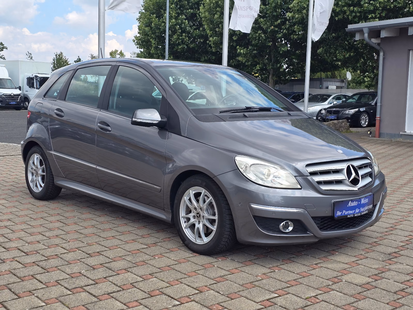 Mercedes-Benz B 200