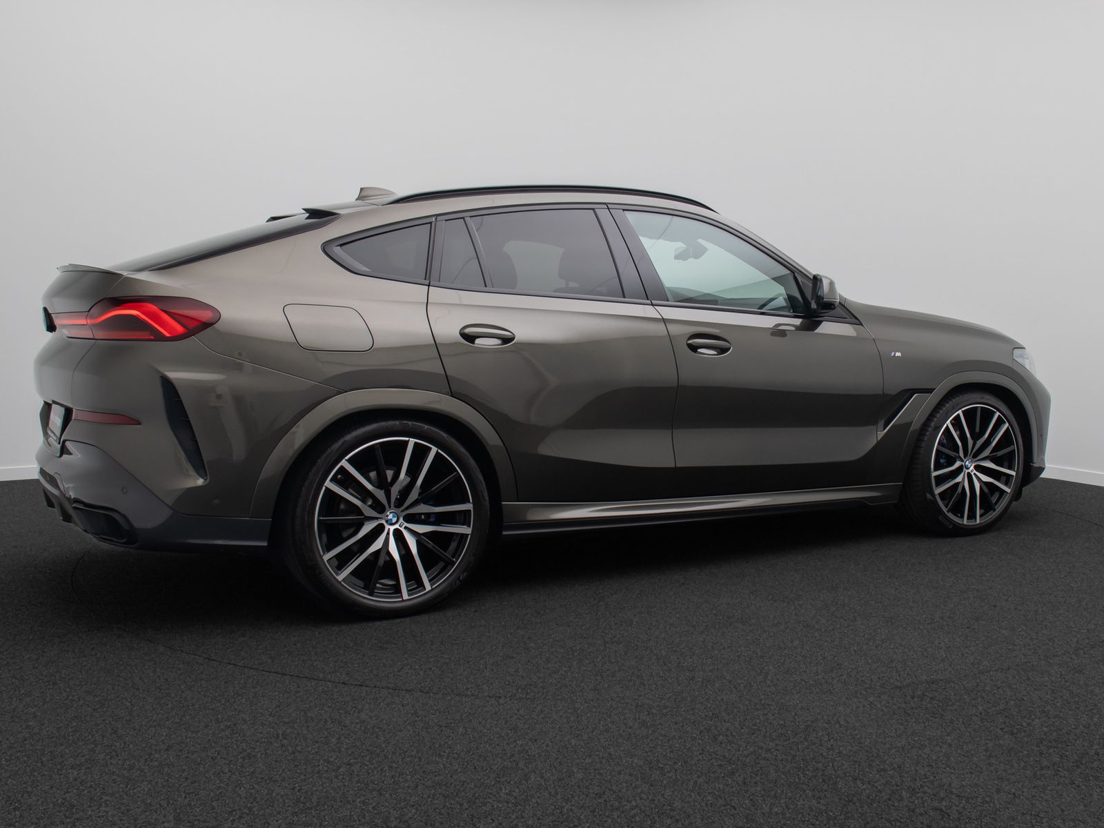 Fahrzeugabbildung BMW X6 xD40i M Sport 360°DAB Panorama Individual 22"