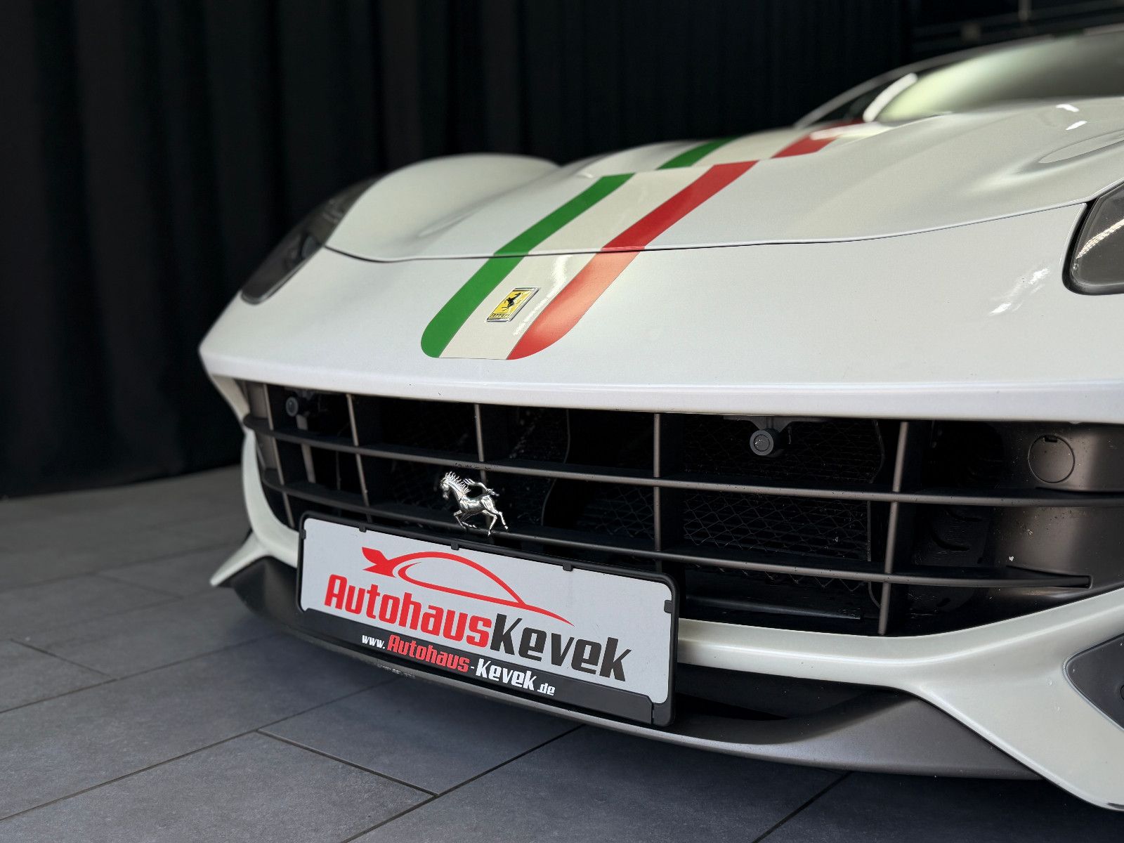 Fahrzeugabbildung Ferrari F12 Berlinetta|RACING-SEATS|NOVITEC-UMBAU|LIFT