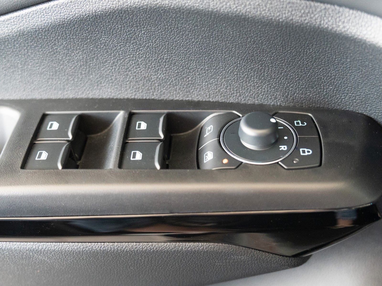 Fahrzeugabbildung Ford Puma ST-Line NEUES MODELL/AUTOM./WINTER-P.