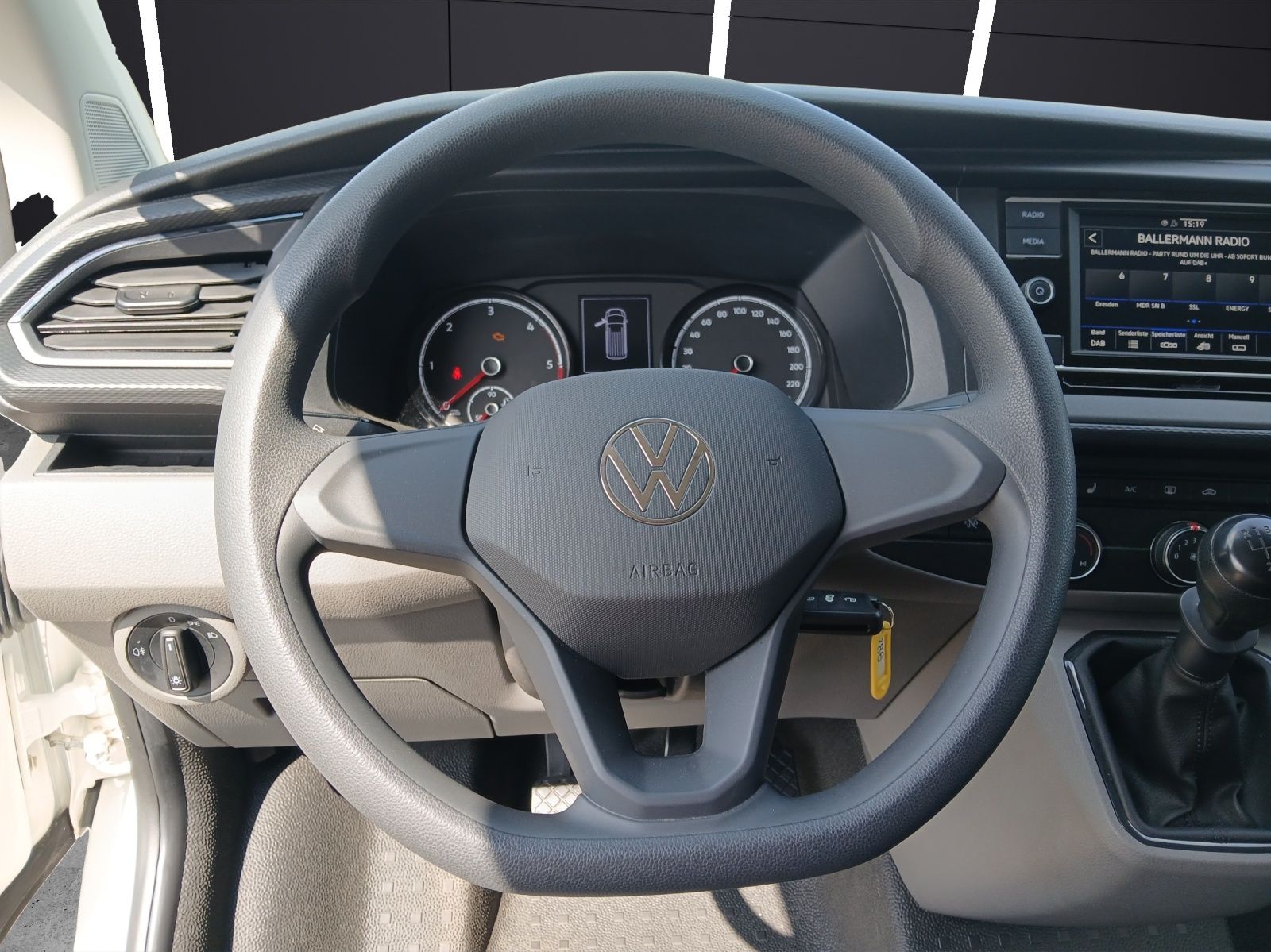 Fahrzeugabbildung Volkswagen T6 Transporter T6.1 TDI Kasten LED AHK RFK KLIMA