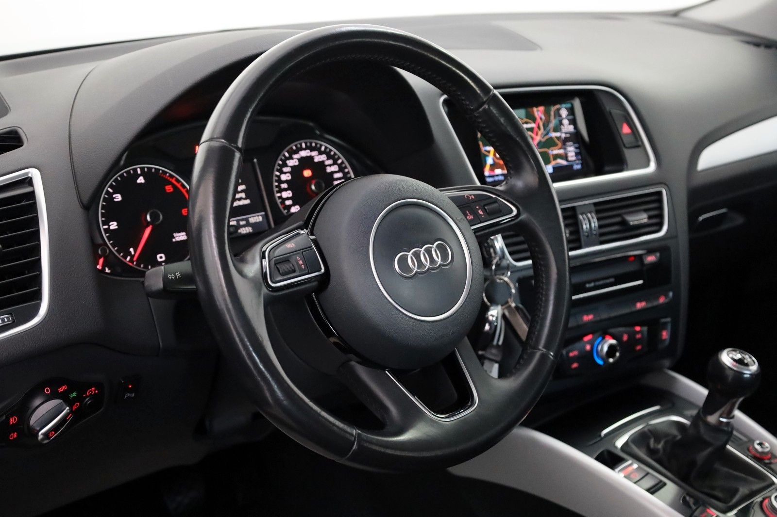 Fahrzeugabbildung Audi Q5 2.0 TDI  quattro Navi,Xenon,Panorama,SH,PDC