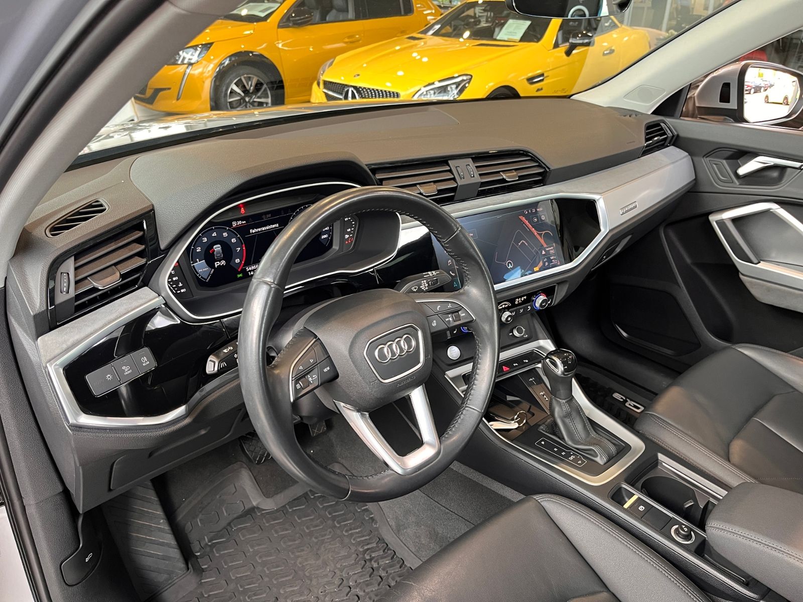 Fahrzeugabbildung Audi Q3 40 TFSI quattro advanced PANO AHK LED