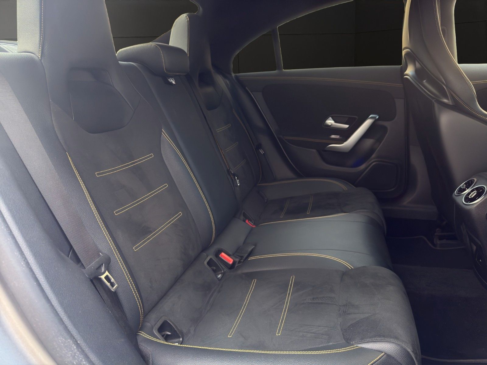 Fahrzeugabbildung Mercedes-Benz CLA 45 S AMG Matt/Perf-Sitz/MBeam/AERO/Night-Pkt