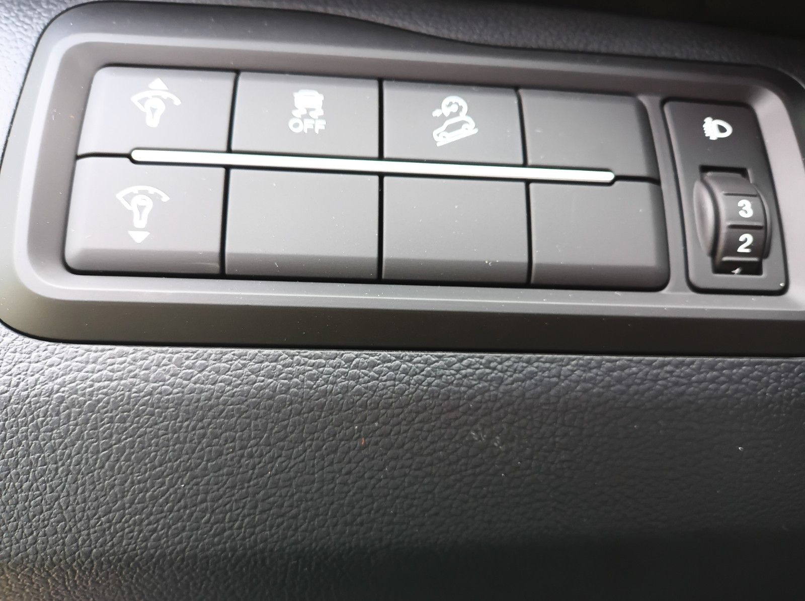 Fahrzeugabbildung KGM TIVOLI+BLISS+LH+SH+EPH KAMERA+ANDROID+5JGARANTIE