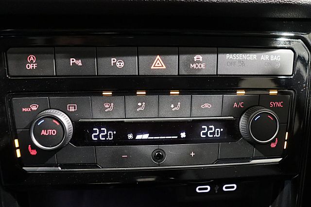 T-CROSS UNITED 1.5 TSI 110kW DSG KAMERA LED PDC 