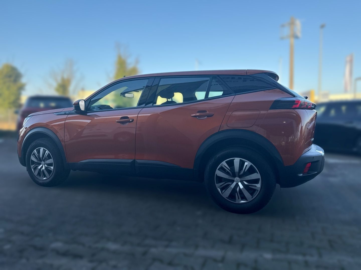 Fahrzeugabbildung Peugeot 2008 e- Active Klimaautom Fahrerprofil DAB Spurh