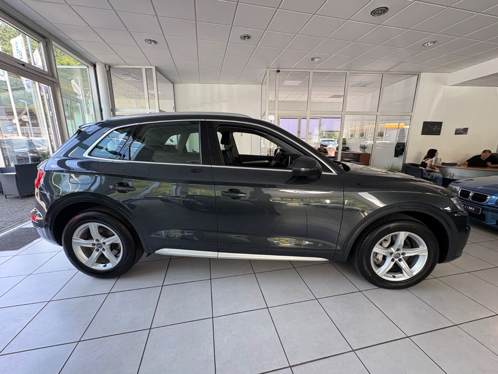 Fahrzeugabbildung Audi Q5 quattro sport