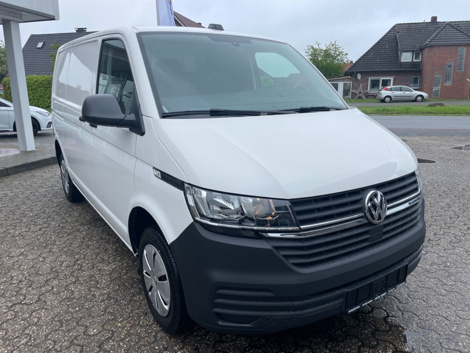 Fahrzeugabbildung Volkswagen T6.1 2.0 TDI Kasten Klima/Einparkhilfe/GRA