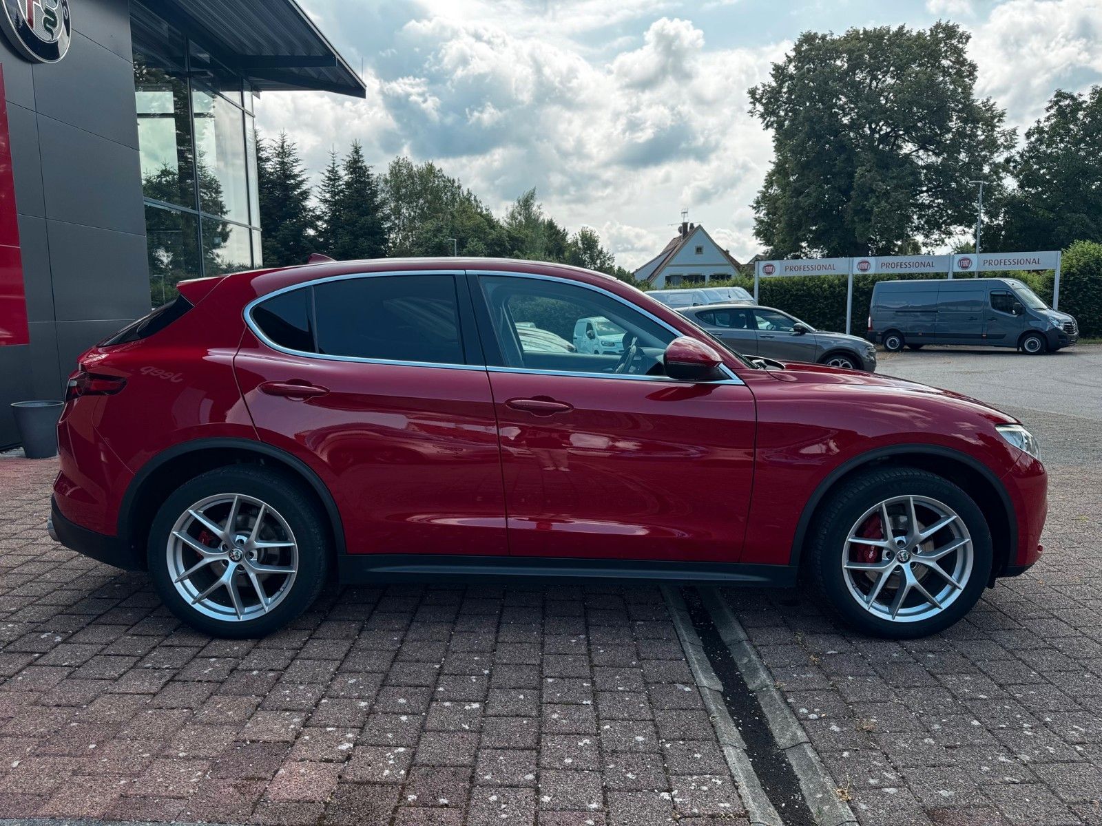 Fahrzeugabbildung Alfa Romeo Stelvio Super 280PS AT Q4 MEMORY NAVI EL. HECKKL
