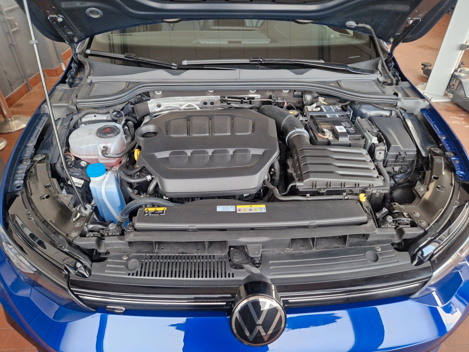 Volkswagen Golf VIII R 4MOTION PANO AMBIENTE DEKRA PERFORM foto 18