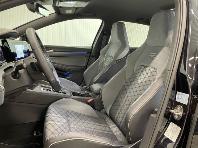 Golf VIII R-Line 1.5 eTSI DSG LED HARMAN-KARDON