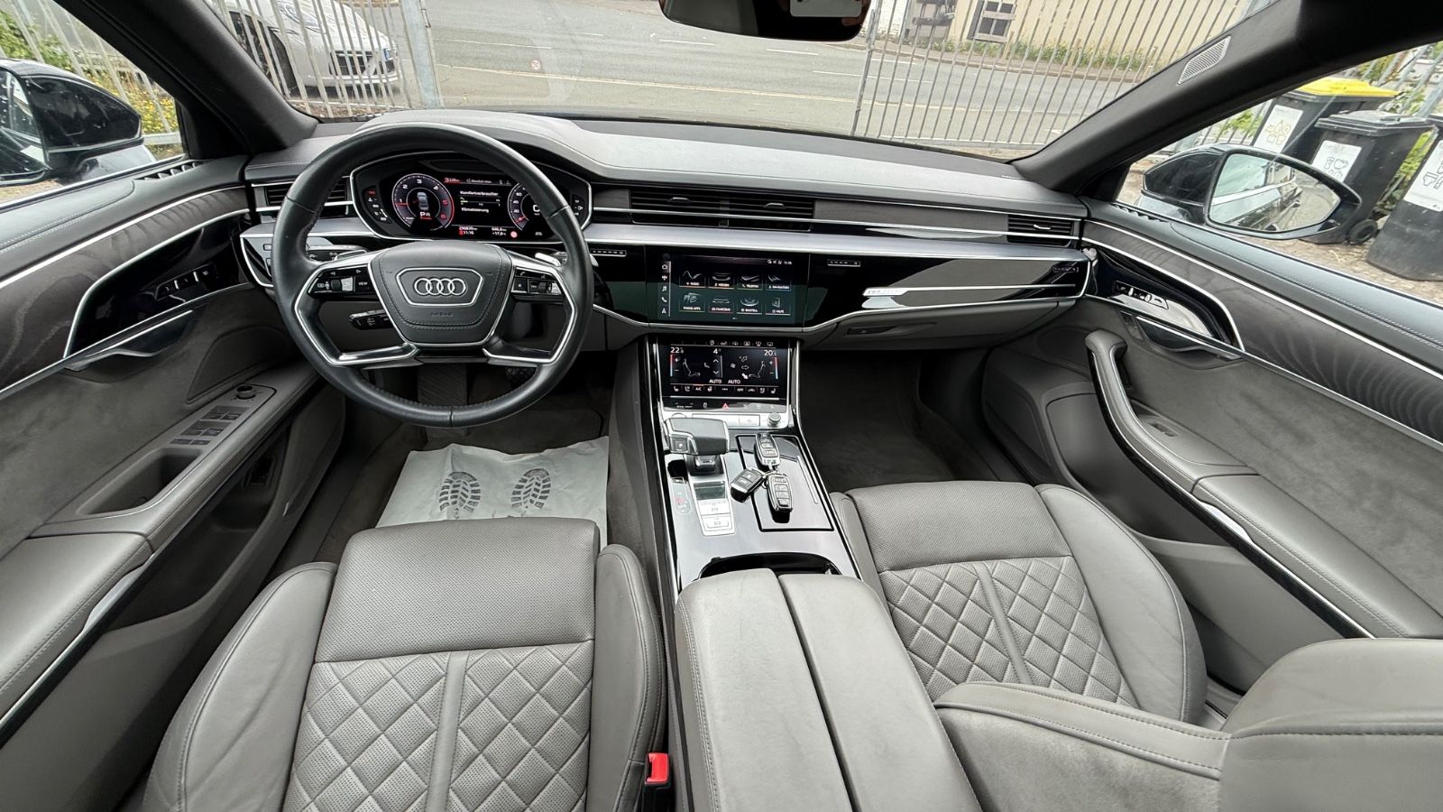 Fahrzeugabbildung Audi A8 50 TDI quattro S-Line