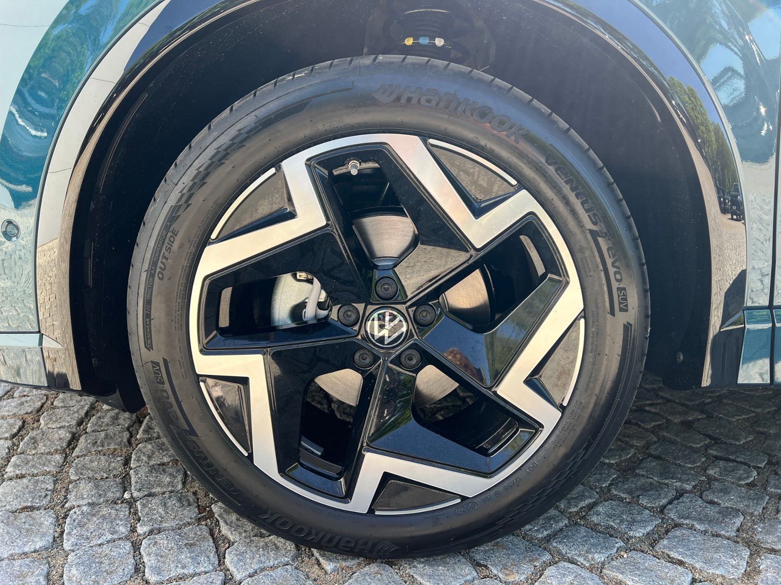 Fahrzeugabbildung Volkswagen Tiguan R-Line 1.5 eTSI DSG *AHK, IQ.Light, ACC,
