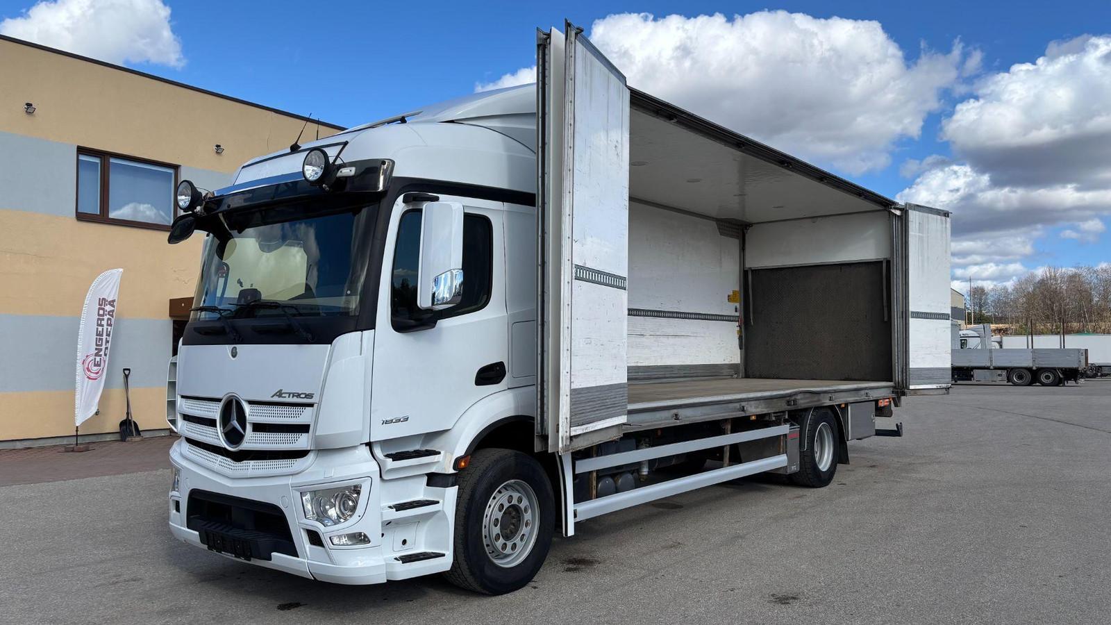Mercedes-Benz Actros 1833 4x2 EURO 6 + SIDE OPENING