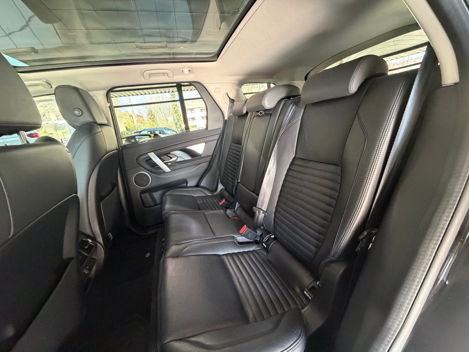 Fahrzeugabbildung Land Rover Discovery Sport S /PANORAMA/HUD/KAMERA/ACC