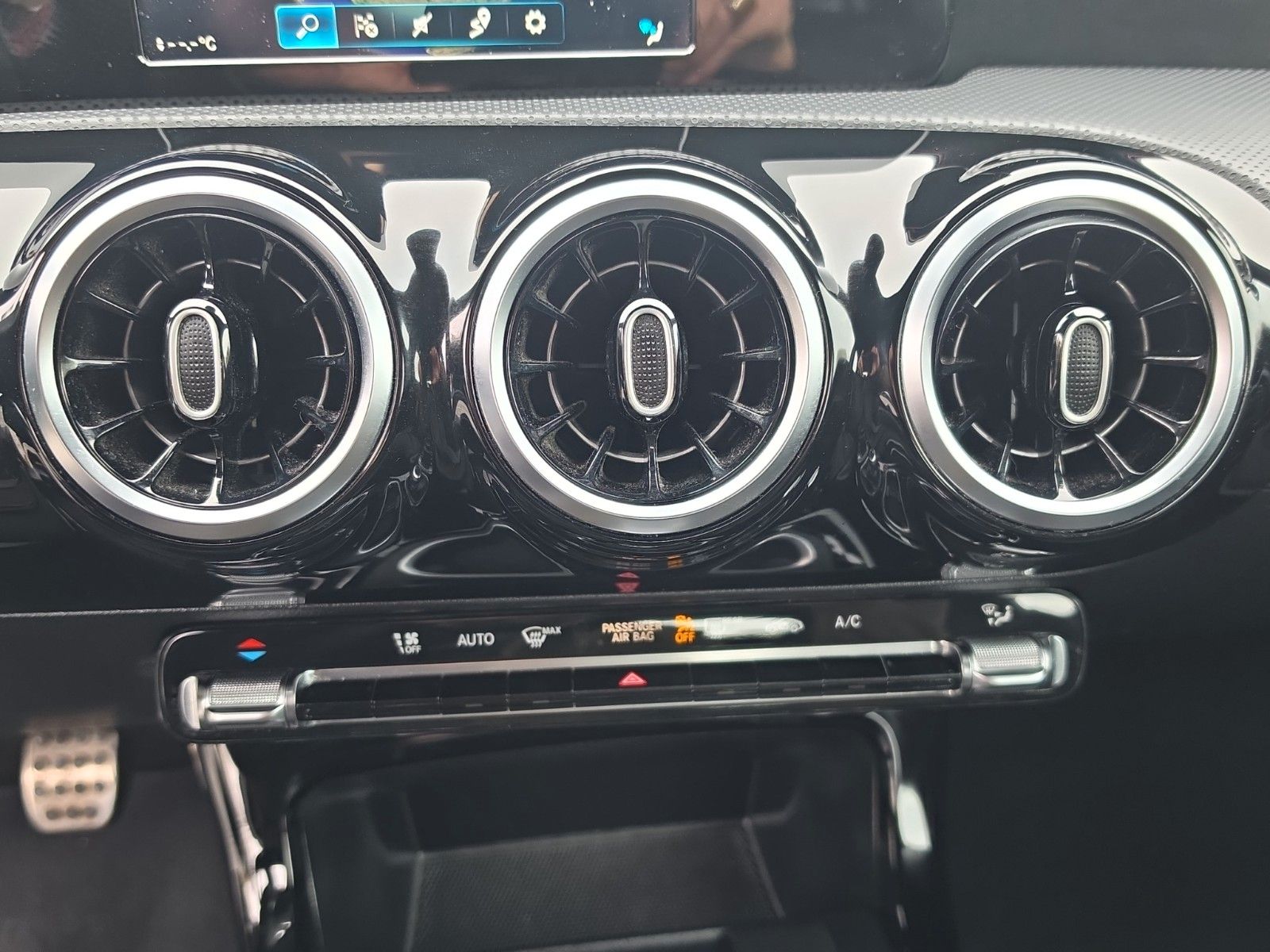 Fahrzeugabbildung Mercedes-Benz A 180 AMG*NIGHT*WIDESCREEN*MBUX*