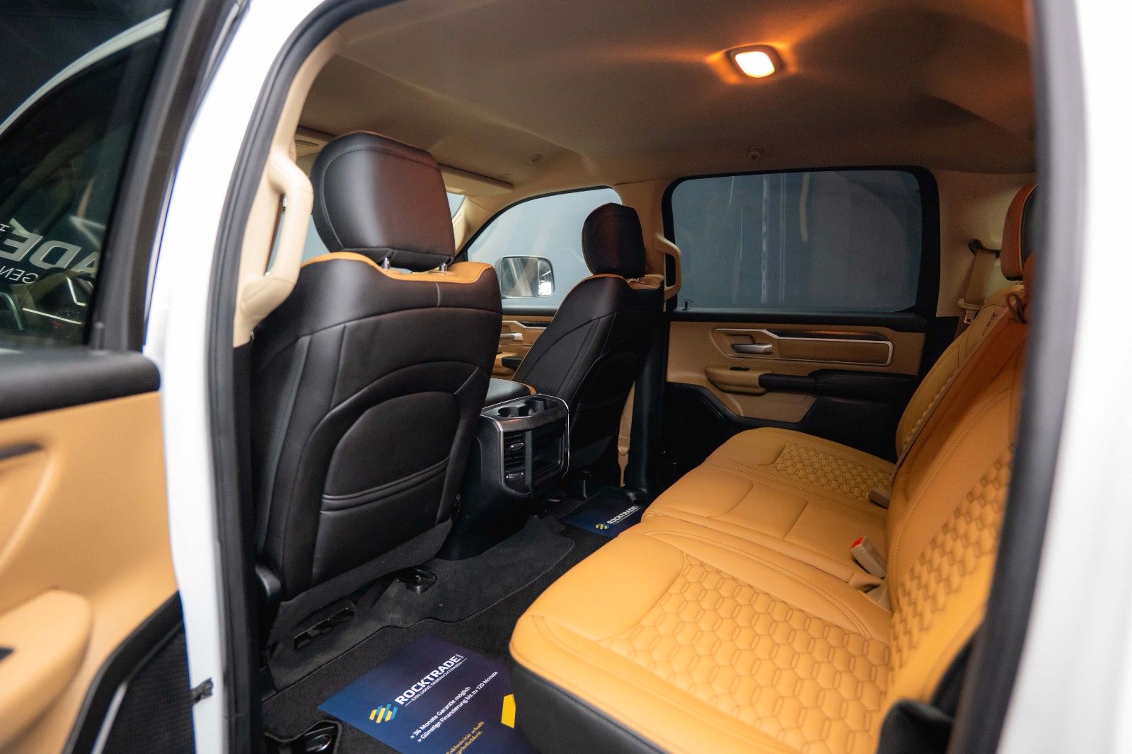 Fahrzeugabbildung Dodge RAM 5.7 V8 HEMI 4x4 OFFROAD LONGBED Night-Paket