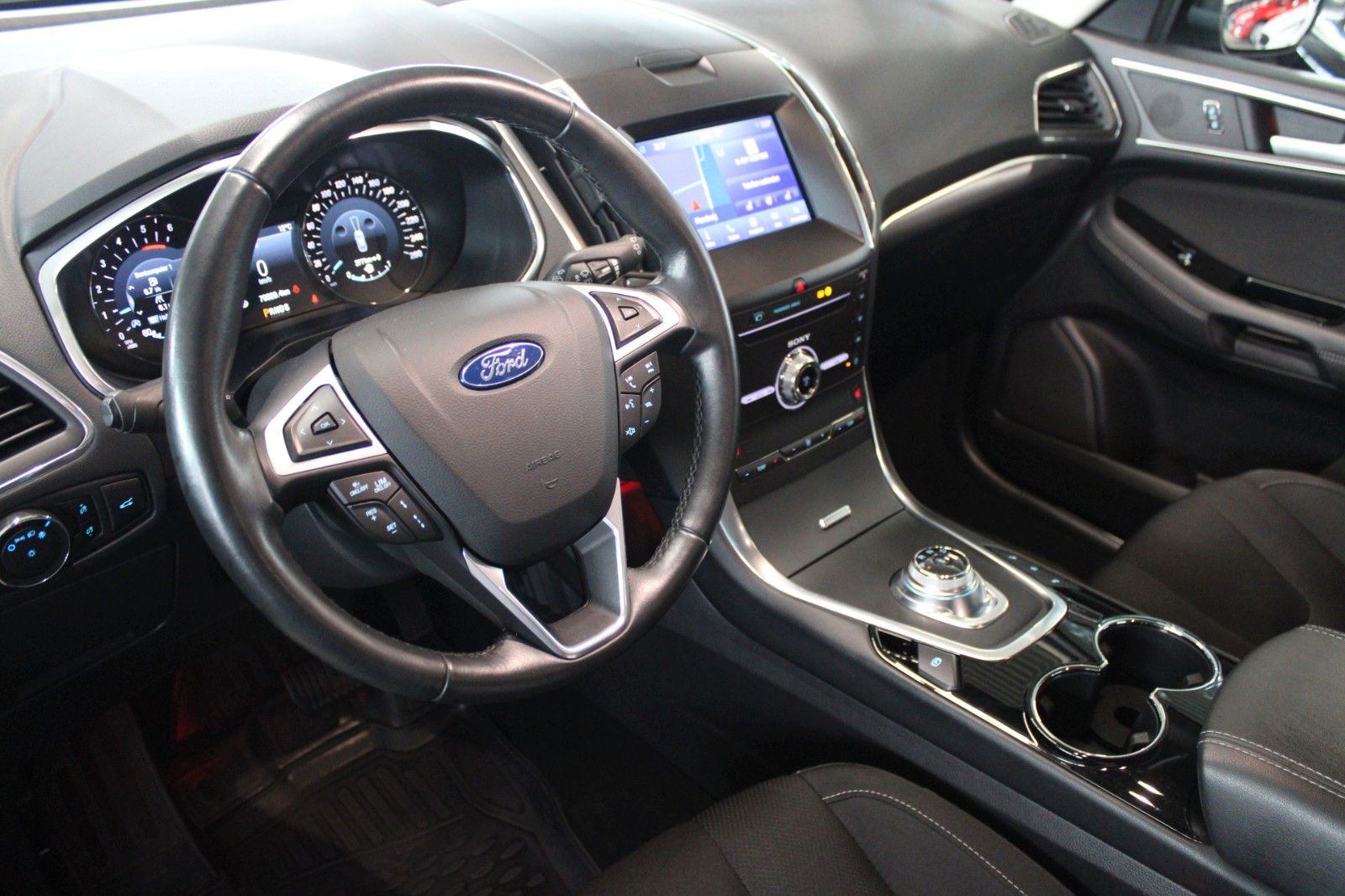 Fahrzeugabbildung Ford S-Max Titanium Automatik 7-Sitze AHK ACC CAM LED