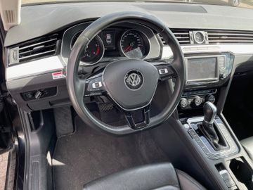 Fahrzeugabbildung Volkswagen Passat Lim. Comfortline, Aut., Navi, Vollleder