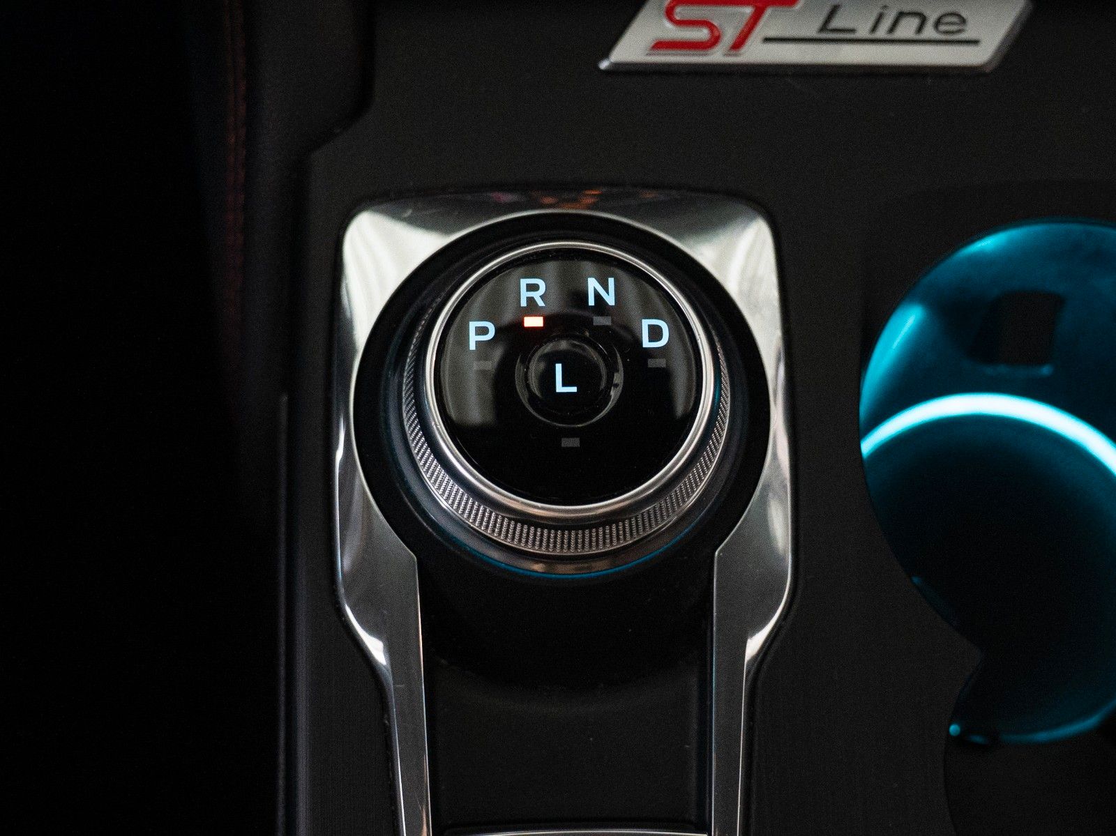 Fahrzeugabbildung Ford Kuga PHEV ST-Line/AUTOM/WINTER-P/AHK/KEYLESS