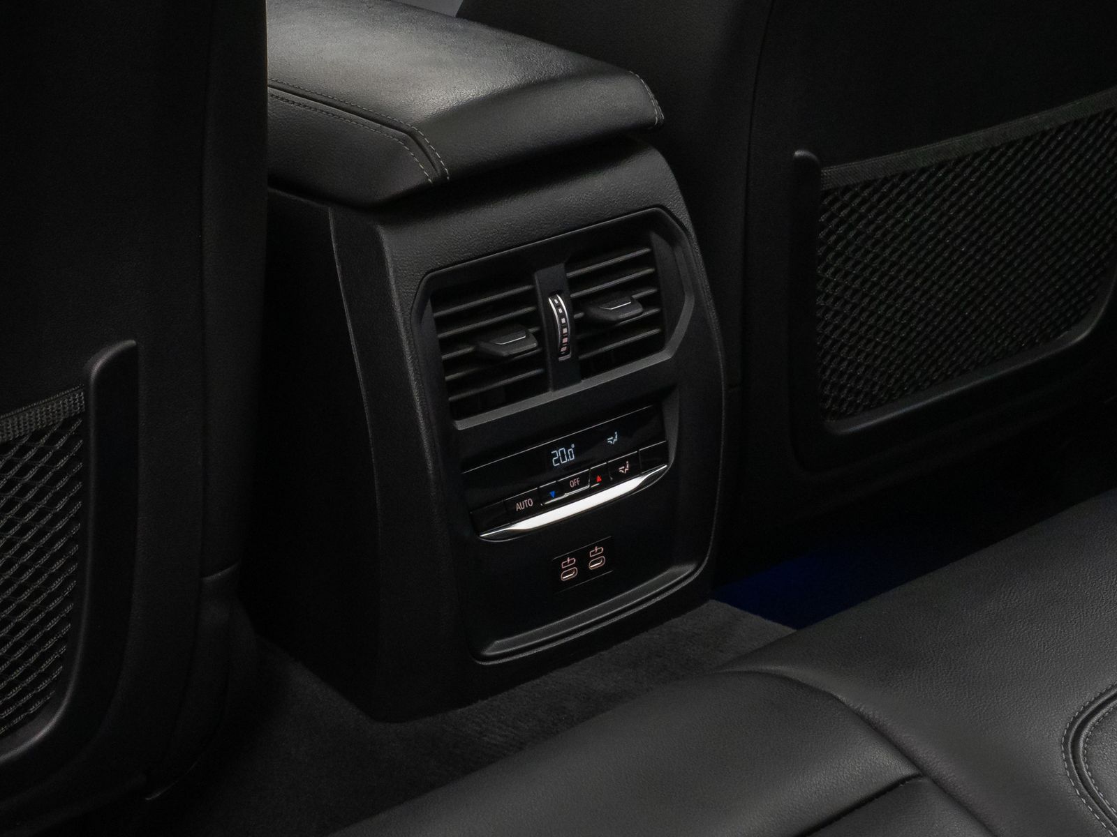 Fahrzeugabbildung BMW 320d  Luxury Line Panorama Kamera DAB AHK Alarm