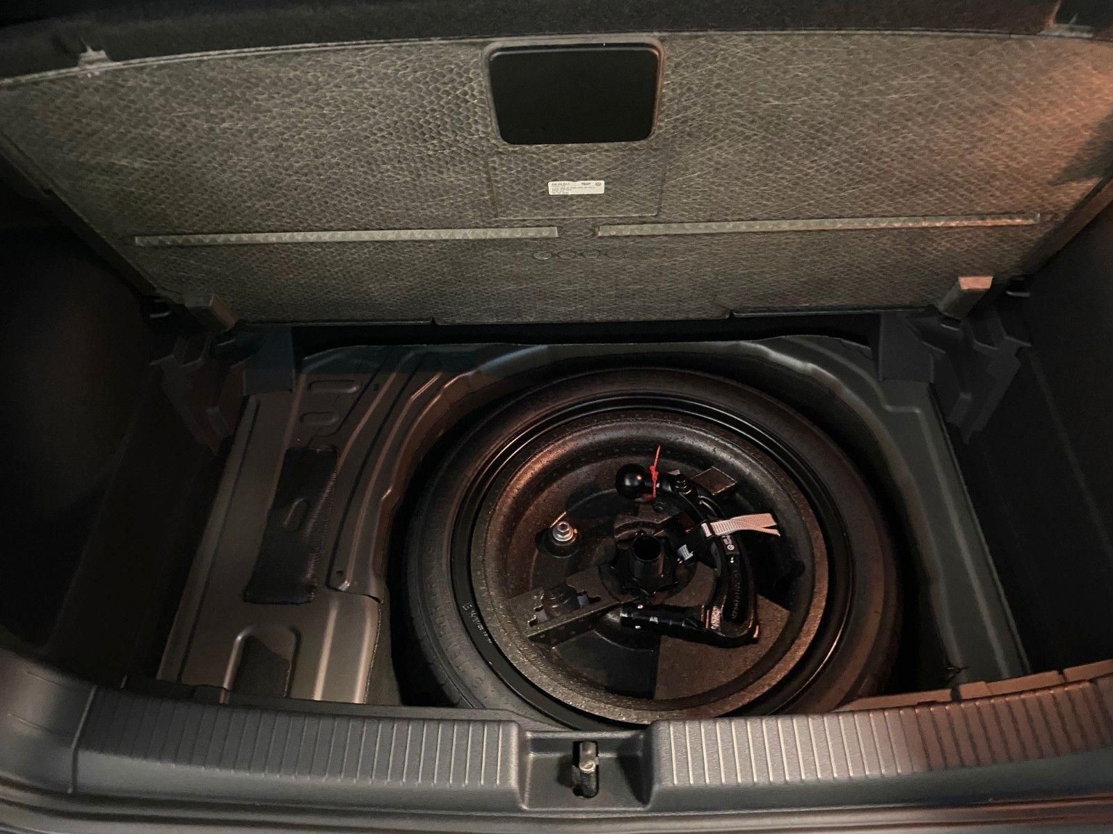 Fahrzeugabbildung Volkswagen T-Cross 1.0 TSI DSG Life+AHK+KAMERA+PDC vo+hi+BC