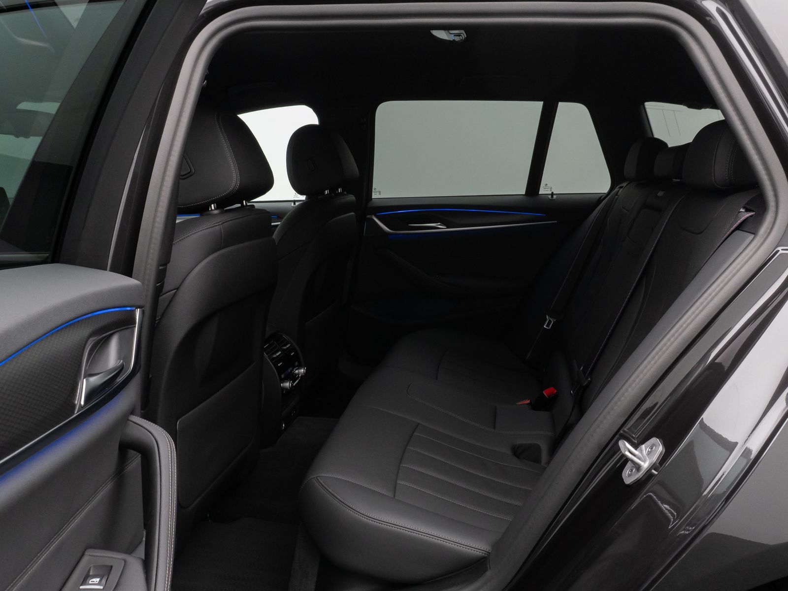 Fahrzeugabbildung BMW 530d xD M Sport Laser Kamera HUD DAB HiFi Komfor